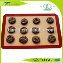 Hygienic silicone baking mat with excellent performance